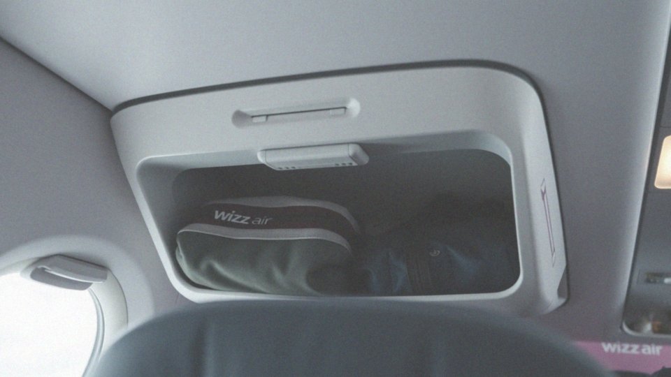 Jak uniknąć dodatkowych opłat za bagaż podręczny w Wizz Air?