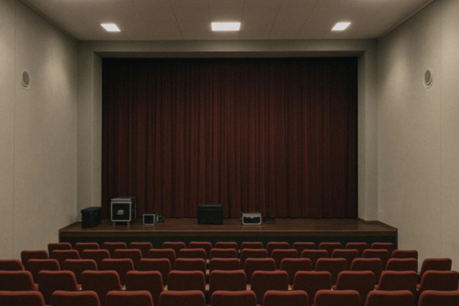 Ferie Zimowe w Sieradzu: Warsztaty Plastyczne „Do góry nogami”